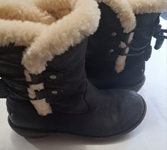 UGG Australia Women's Akadia Boot Size 8 - Picture 7 of 9
